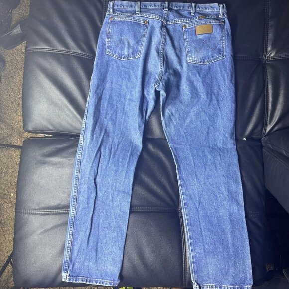 Wrangler Men's Straight Leg Jeans Blue Denim Relaxed Fit Rugged Wear 38x32 - Picture 2 of 16